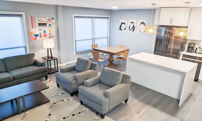 Wilmette Casa | Updated Spacious Home -Near NWU- Hospitals+More