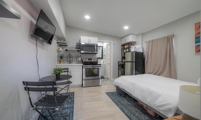 St. Petersburg - Clearwater Apartamento | Updated St Pete Studio
