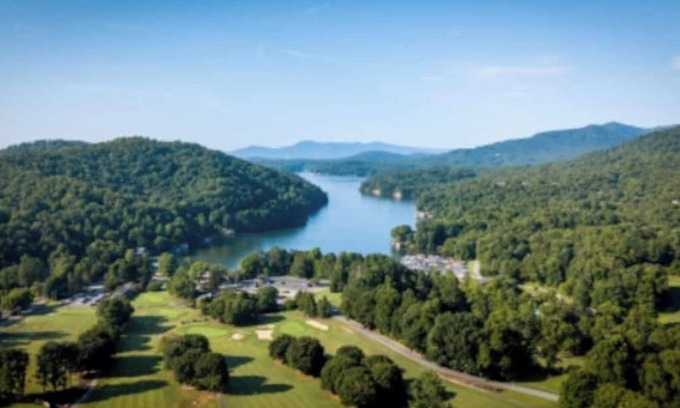 Lake Lure Condominio | Updated Studio Condo at Rumbling Bald Resort