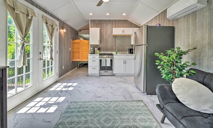 Berryville Apartamento | Updated Tiny Home < 1 Mi to Berkeley Springs