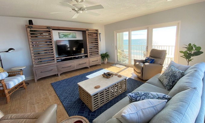 Redington Shores Condominio | Updated top floor corner unit - on beach with spectacular views