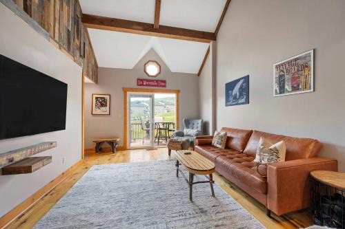 Ellicottville Casa | Updated townhome - Walk to Holiday Valley