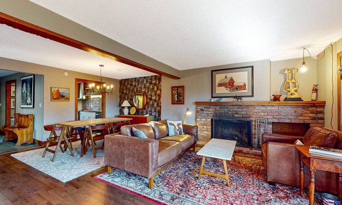 Quechee Casa | Updated townhome with excellent Green Mountains views - AC, office
