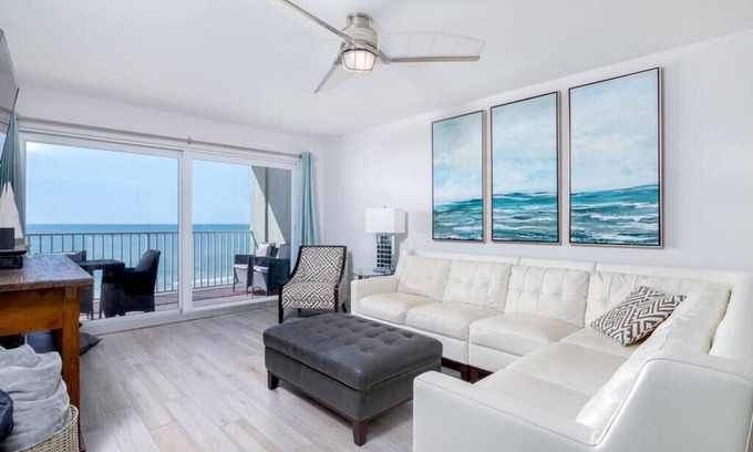 North Redington Beach Condominio | UPDATED UNIT - Spectacular beachfront gem