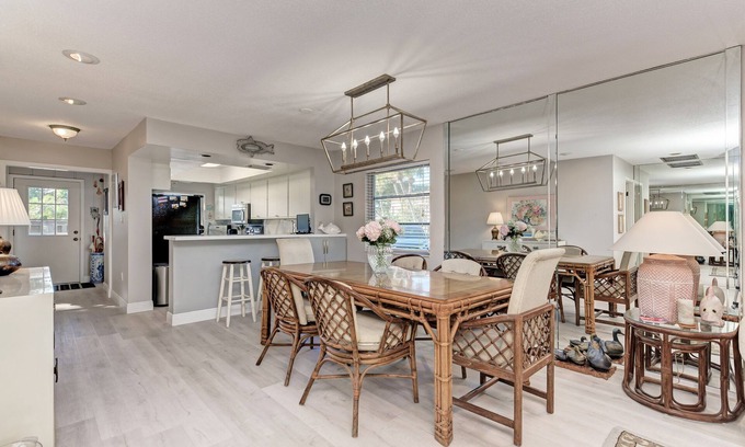 Whitney Beach Villa | Condominio Villa actualizado: pasos a la hermosa playa de arena blanca