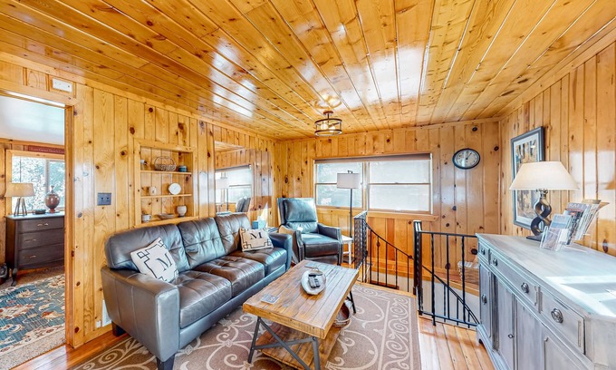 Green Mountain Falls Casa | Updated, woodsy cabin with mountain view, deck & fireplace - near Pikes Peak