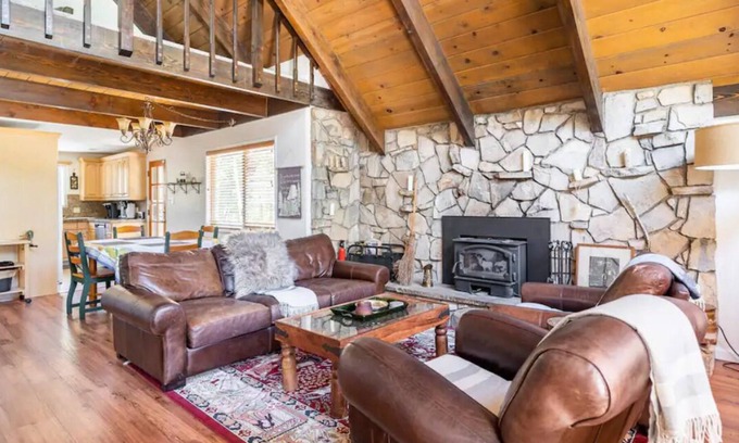 Idyllwild Chalet De Esquí | Upgraded Cabin w/ Spa and Gym. Ideal for families!