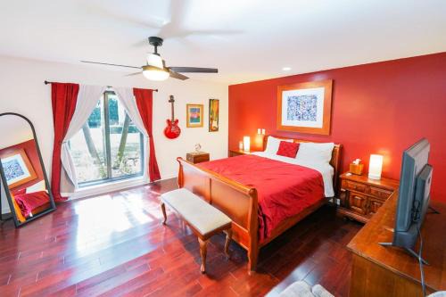 Survey Creek Apartamento | Upgraded Lux Retreat in Coconut Creek with Pool and Hot Tub