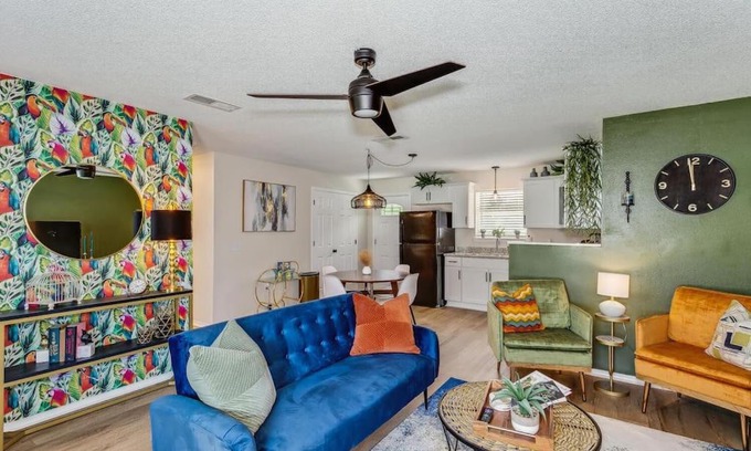 South Pensacola Casa | Upgraded Midcentury 3 BDR Home Downtown Pensacola