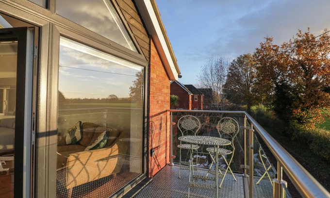 Calne Cabaña | UPPER ANNEX, pet friendly in Quemerford