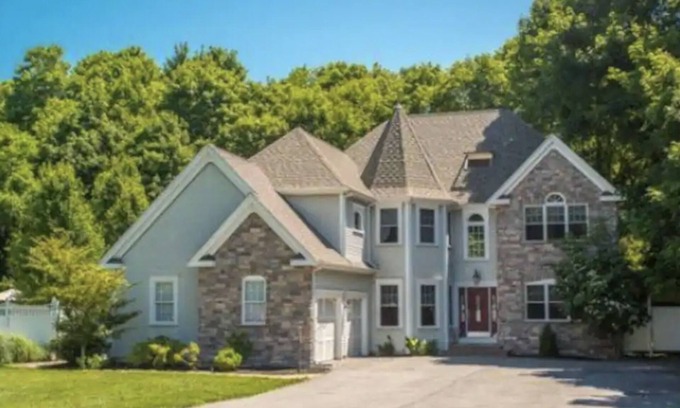 Sagamore Beach Casa | Upper Cape Mansion: Minutes From Beach
