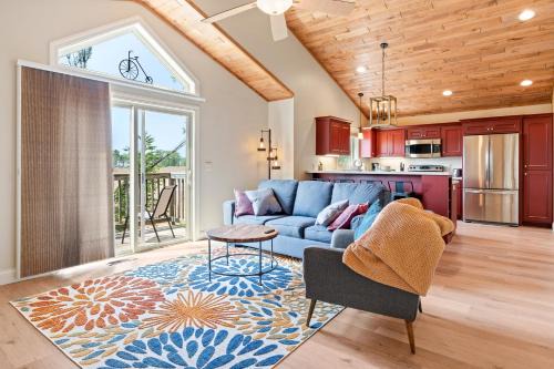 Sturgeon Bay Casa | Upper Deck by Simple Life Rentals