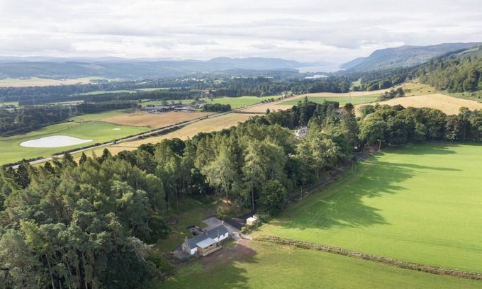 South Galson Cabaña | Upper Dunain - sleeps 4 guests in 2 bedrooms