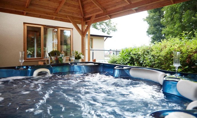 Cyfronydd Casa | Upper Gelli Luxury Holiday Lodge, Converted Dairy & Cosy Shepherds Huts