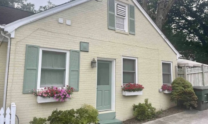 The Palisades Apartamento | Upper Georgetown Charming City Retreat