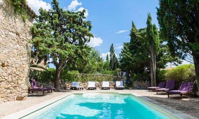 Ferrals-les-Corbieres Casa | Graneros de granja ubicado en un patio cerrado con piscina climatizada