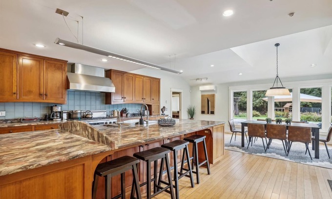 Stowe Hollow Casa | Upper Hollow Road: 4 br, fireplace, firepit, summer pool, a/c!