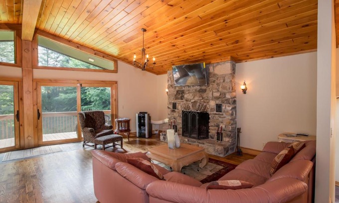 Elk Park Casa | Upper House at Tiffanys Estate