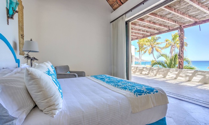 La Paz Apartamento | Upper Palmilla: Oceanfront room with pivate balconi