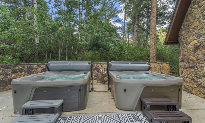 Cascade Casa | Upper Stone Lodge | Hot Tub & Game Room| Upper Unit