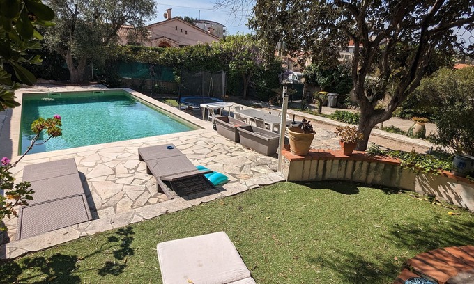 Le Cannet Villa | Upper villa with swimming pool and private grounds.