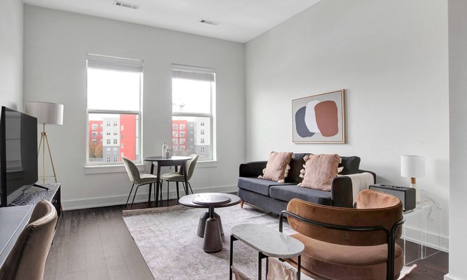 Cambridge Apartamento | Upscale 1B w/ W/D. Lots of amentities; Gym, Theatre, Pool. by Blueground