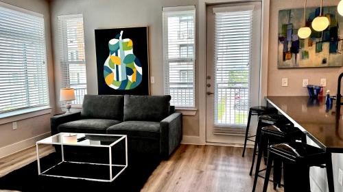McNeil Apartamento | Upscale 2 Bed Apt Pool & Gym