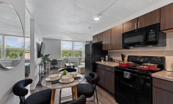 Corryville Apartamento | Upscale 2 Bed Suite — Mins to Downtown Cincinnati!