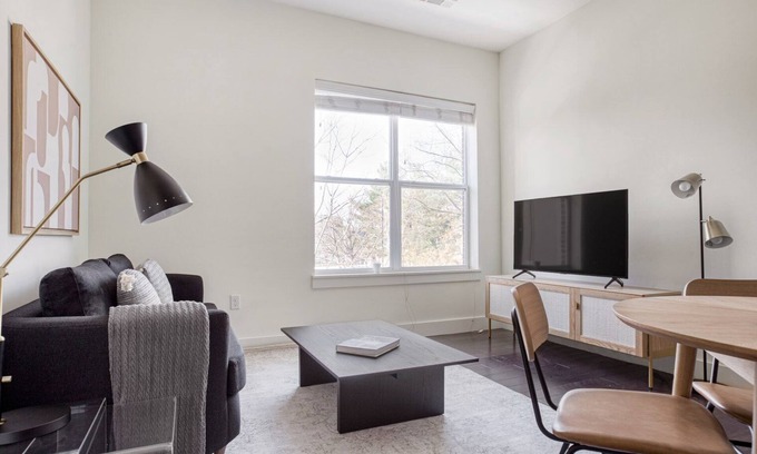 Cambridge Apartamento | Upscale 2B w/ W/D. Lots of amentities; Gym, Theatre, Pool. by Blueground