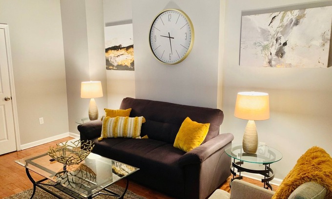 Downtown Baltimore Casa | Upscale 2BD/1.5BA townhome mins to JHH & downtown