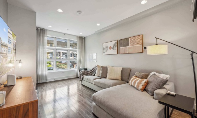 NoMa Casa | Upscale 2BR/2.5BA in NoMA, close to Union Station, National Mall, Union Market a