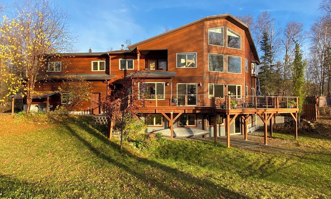 Talkeetna Casa | Upscale 3-bedroom lakefront house in Talkeetna