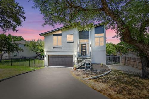 Point Venture Casa | Upscale 5BR Home on Lake Travis with HotTub & Lake Views