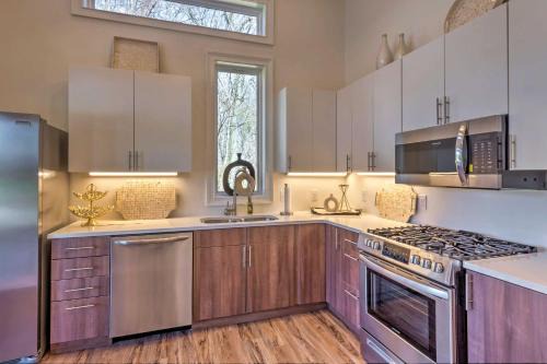 Cunningham Casa | Upscale and Quiet Paducah Retreat on 15 Acres!