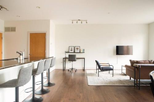 Yankee Hill Apartamento | Upscale Apartment CG1 Near Lake Michigan