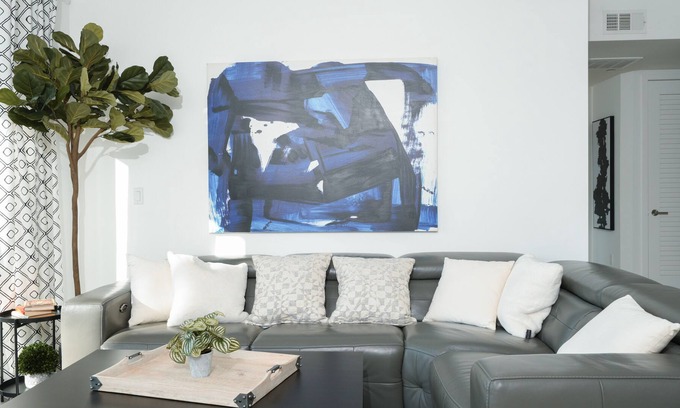 Downtown Apartamento | Upscale Apartment in Glendale