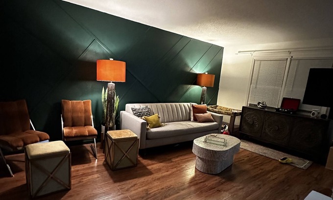 Southwyck Condominio | Upscale boho suburban getaway