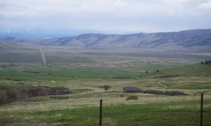 Glacier Country Cabina | Upscale cabin, 10000 acre cattle ranch. Views, abundant wildlife & hiking.