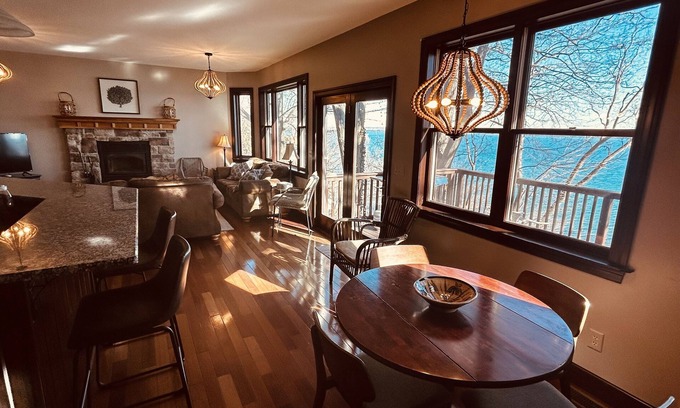 Poplar Ridge Casa | Exclusivo frente al lago Cayuga - hermoso acceso al agua - en Wine Trial