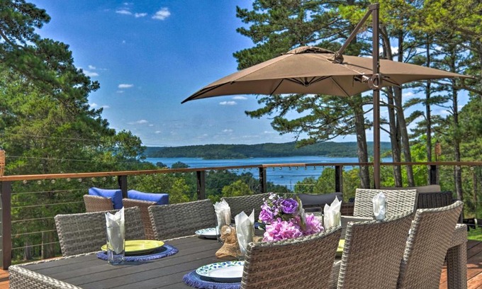 Rogers Casa | Upscale Cottage with Furnished Lake-View Deck!