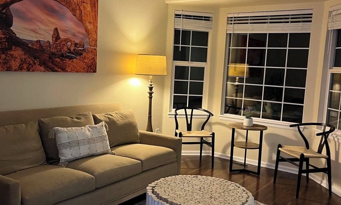 Aurora Casa | Upscale Dreamy Retreat! #1 Overall Pick! Cozy King beds+WiFi+Amazing Backyard