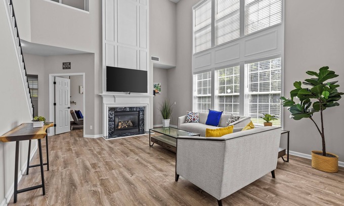 Provincetowne Casa | Upscale Family Home in Prime Reavencrest Location