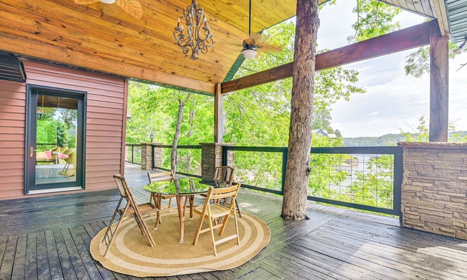 Houston Casa | Upscale Getaway on Smith Lake w/ Boat Dock