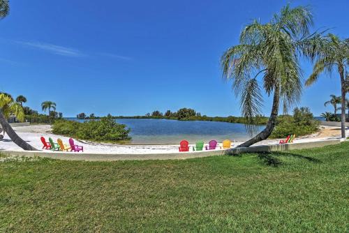 Hudson Apartamento | Upscale Gulf Front Hudson Condo with Pool
