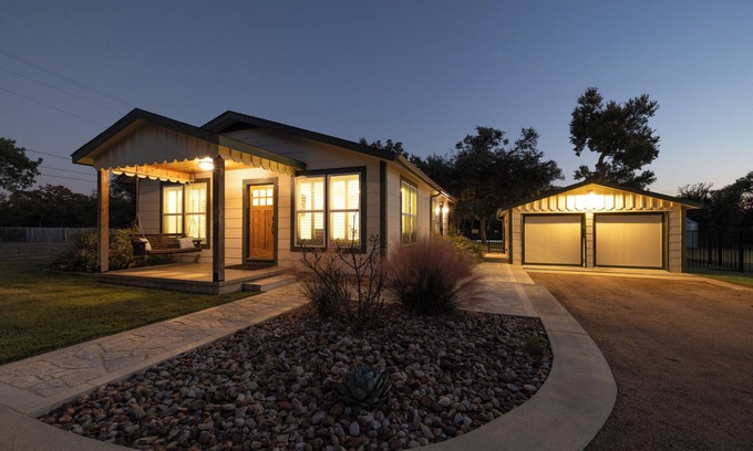 Dripping Springs Casa | Upscale Home With Pool and Firepit - Close to Mercer St!