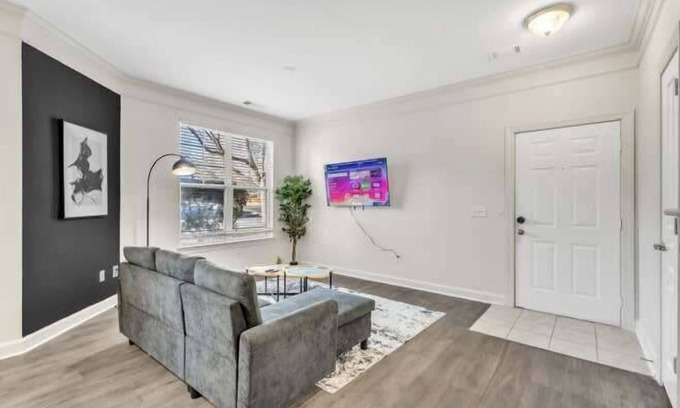 Southwest Raleigh Apartamento | Upscale King 1BR Suite Mins to Downtown Raleigh!