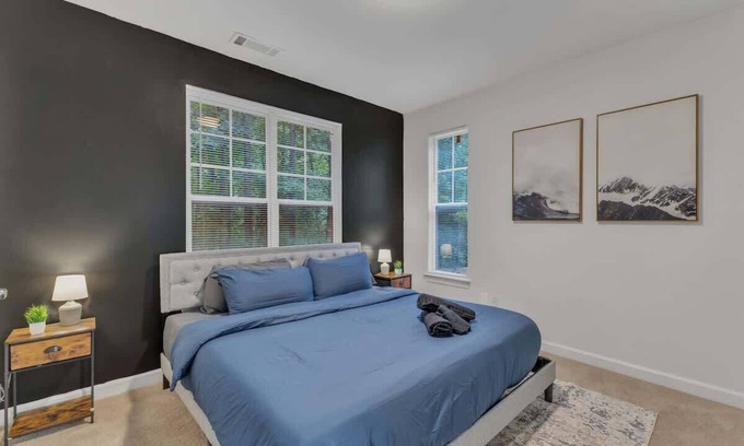 Southwest Raleigh Apartamento | Upscale King 2BR Suite Mins to Downtown Raleigh!