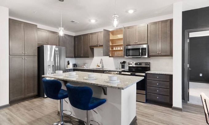 Raleigh Apartamento | Upscale King 5 Bed Suite—in North Raleigh!