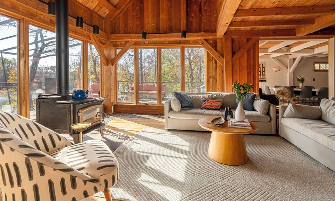 Goreville Casa | Unique + Upscale Lakefront- TV on Deck | Billiards