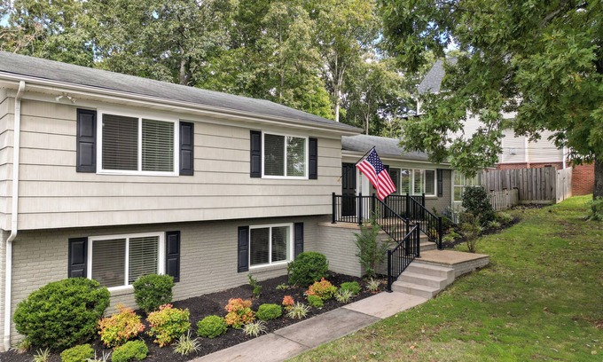 Farragut Casa | Upscale Living in Beautiful 4/3 Short or Midterm in best of West Knoxville!